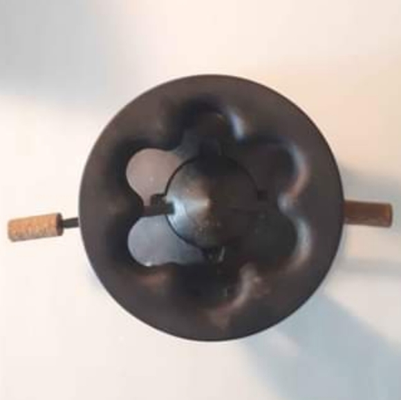 🎈Host Pick🎈IKEA | Cast Iron Fondue Set - Picture 4 of 9